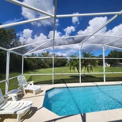 BASS LAKE - Spacious 4BR 2.5BA Pool Home