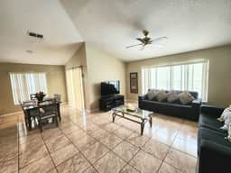 BASS LAKE - Spacious 4BR 2.5BA Pool Home