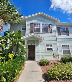 LUCAYA VILLAGE - RESORT 4BR 3BA Modern Townhome, Gated Resort