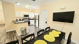 LUCAYA VILLAGE - RESORT 4BR 3BA Modern Townhome, Gated Resort