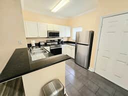 LUCAYA VILLAGE - RESORT 4BR 3BA Modern Townhome, Gated Resort
