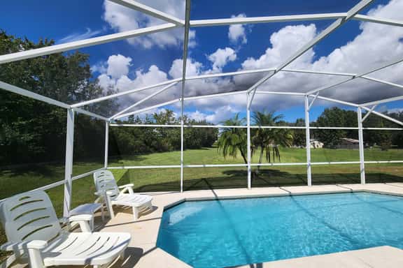 BASS LAKE - Spacious 4BR 2.5BA Pool Home - Image 1