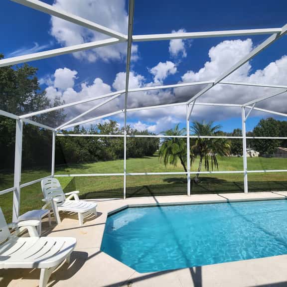 BASS LAKE - Spacious 4BR 2.5BA Pool Home - Image 1
