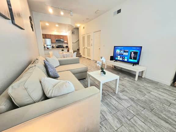 VENETIAN BAY - Modern 3BR 2BA Condo, gated Resort - Image 3