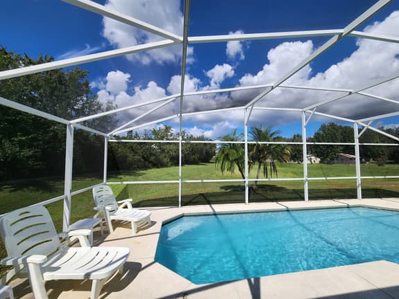 BASS LAKE - Spacious 4BR 2.5BA Pool Home
